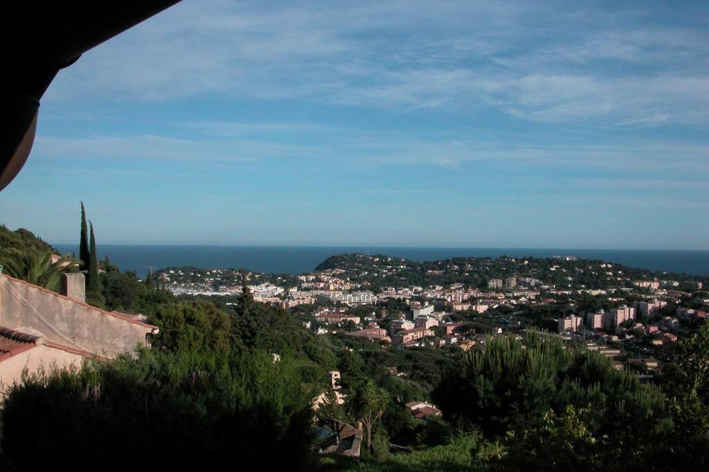 Appartement Rez De Jardin Dans Villa Vue Mer Cavalaire-sur-Mer Exterior foto